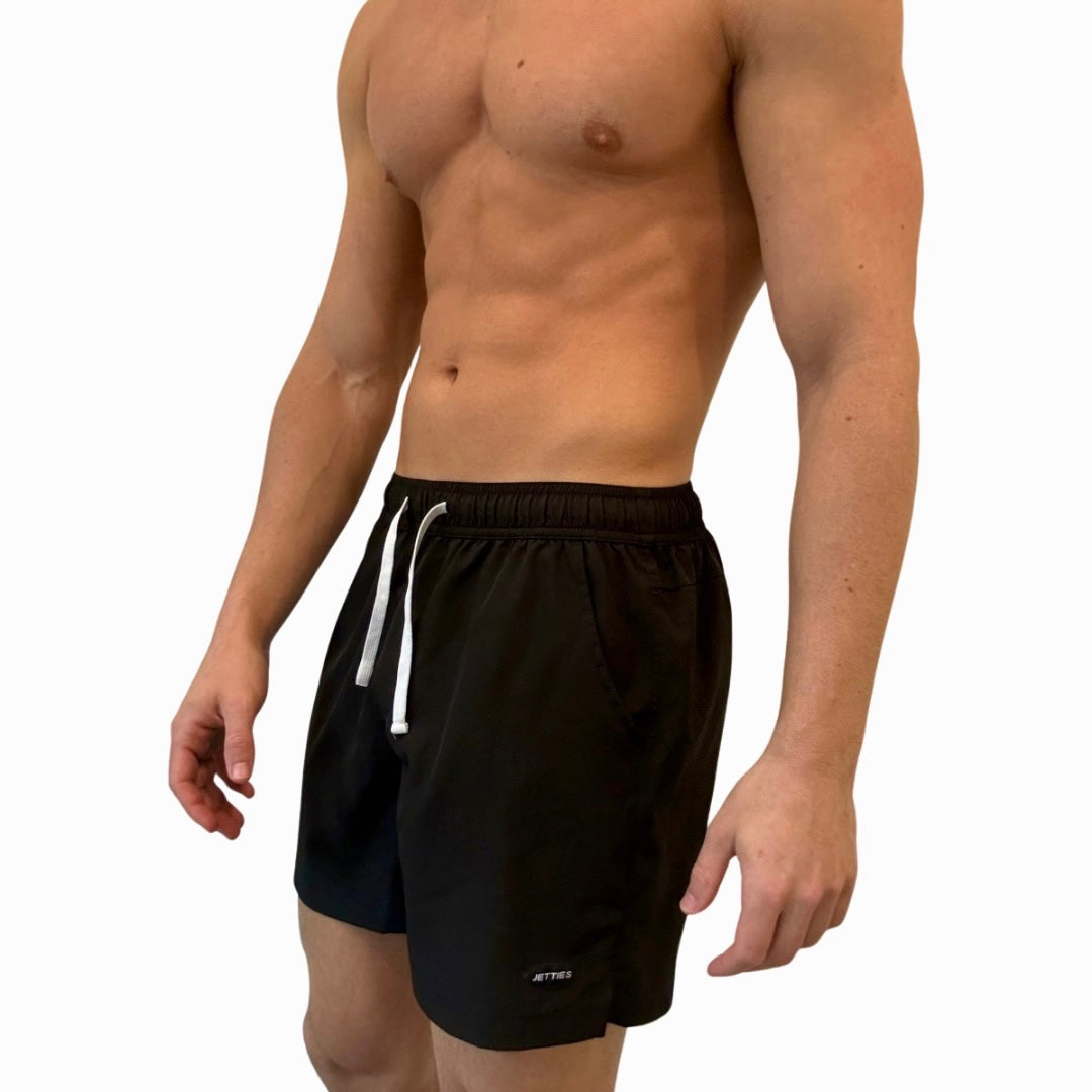 Men’s athletic black bathing suit with quick-dry 4-way stretch fabric – sporty and stylish beachwear