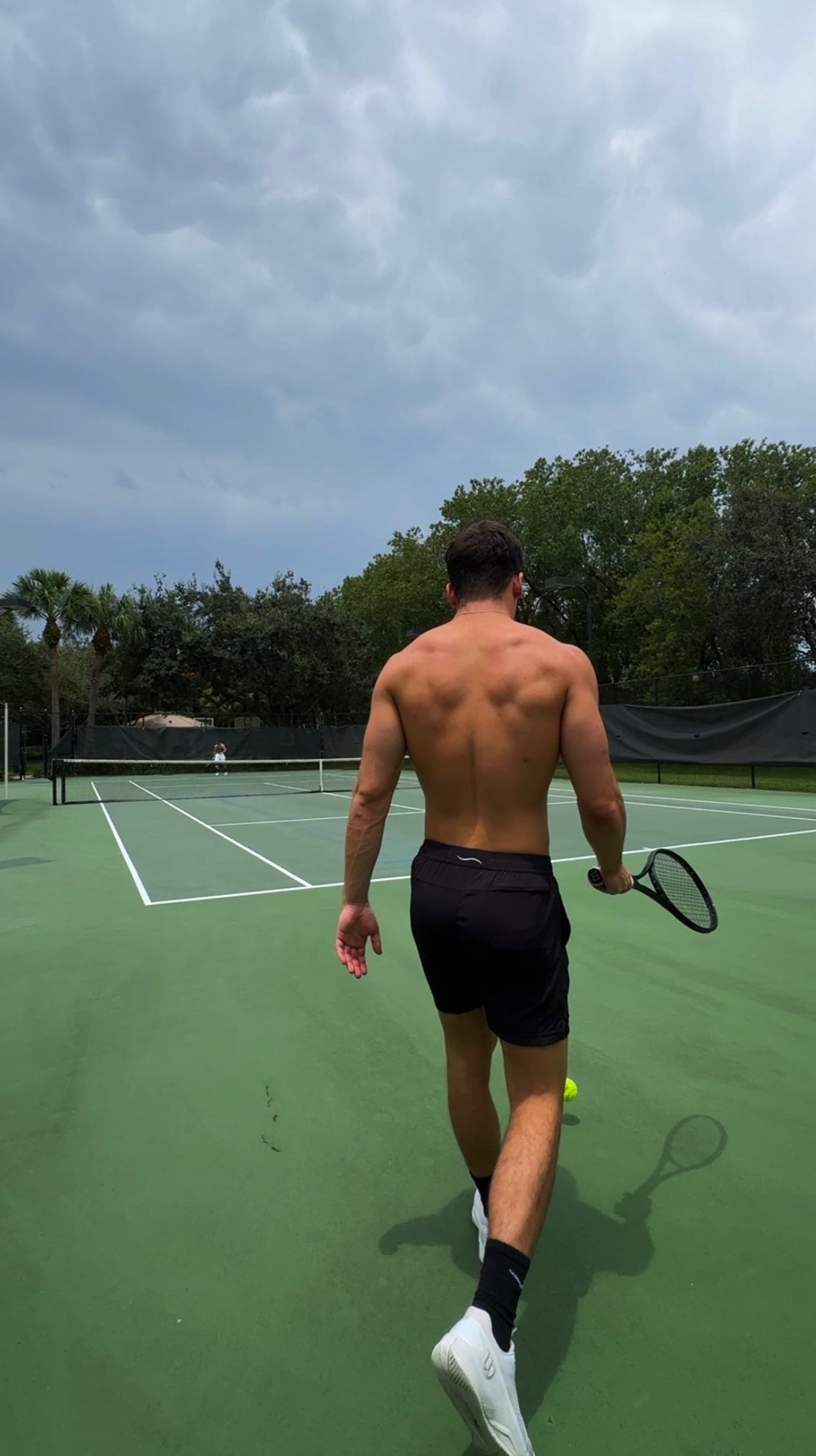 Model playing tennis in JETTIES CLASSIC BLACK RELAX SHORT athletic short